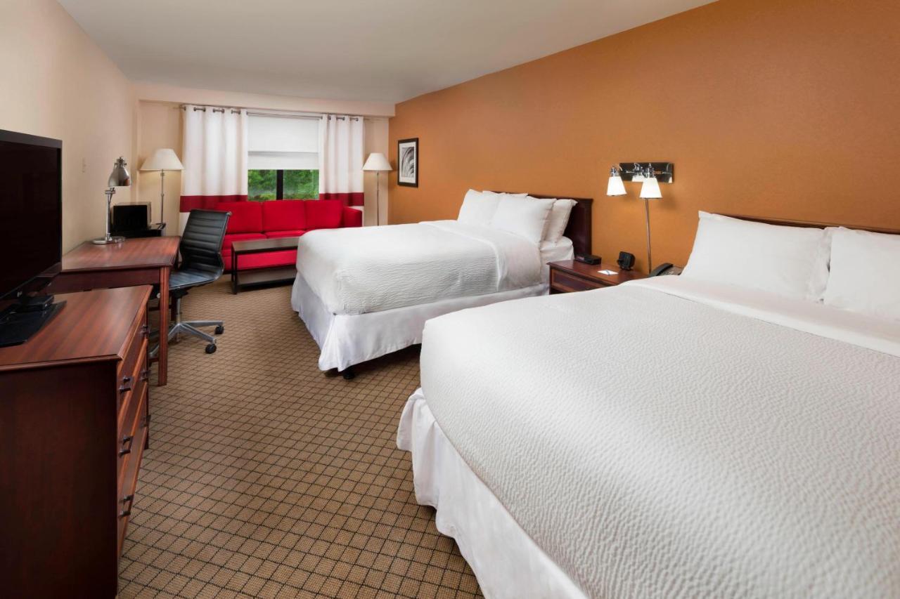 Doubletree By Hilton Manhattan, Ks Exterior photo