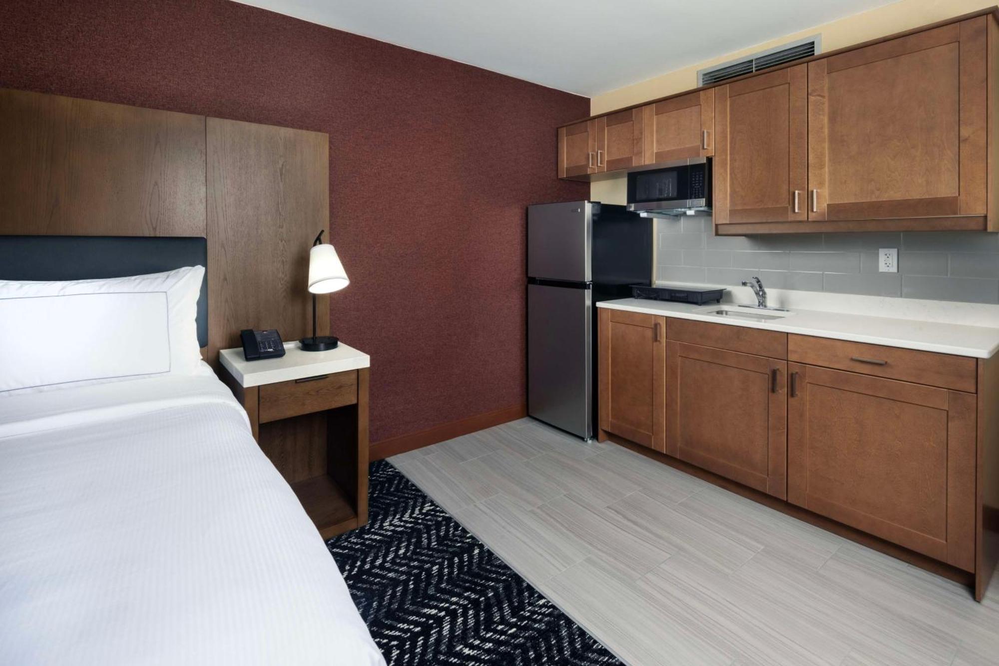 Doubletree By Hilton Manhattan, Ks Exterior photo