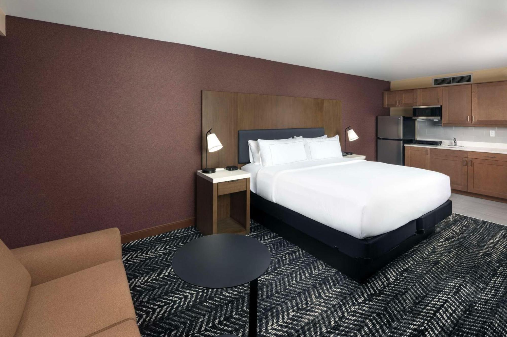 Doubletree By Hilton Manhattan, Ks Exterior photo