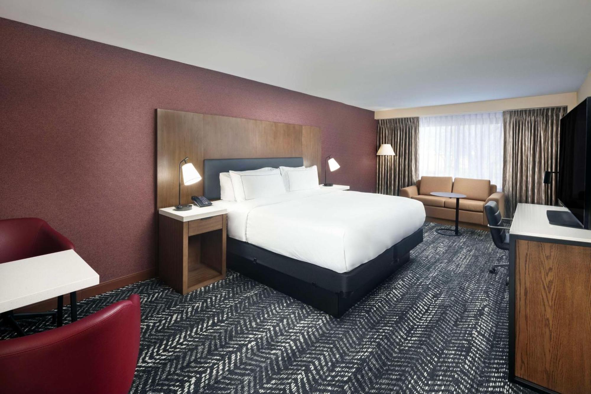 Doubletree By Hilton Manhattan, Ks Exterior photo