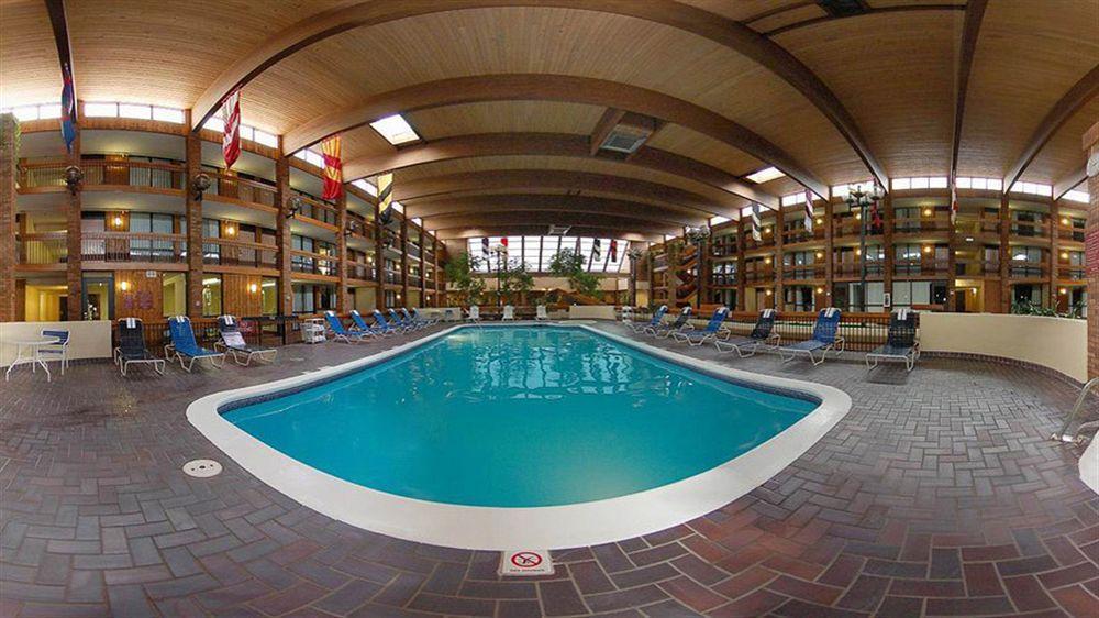 Doubletree By Hilton Manhattan, Ks Exterior photo